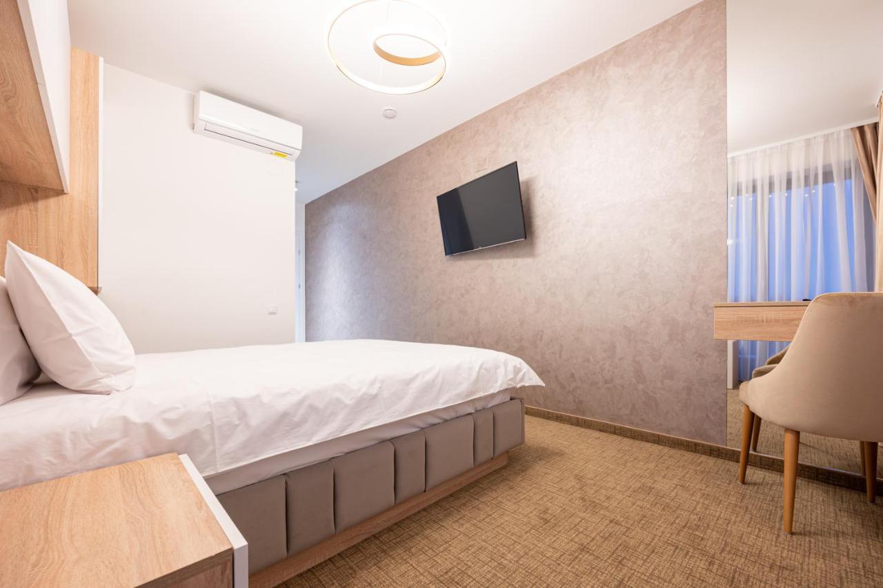 Klia Hotell Sînmartin Exteriör bild