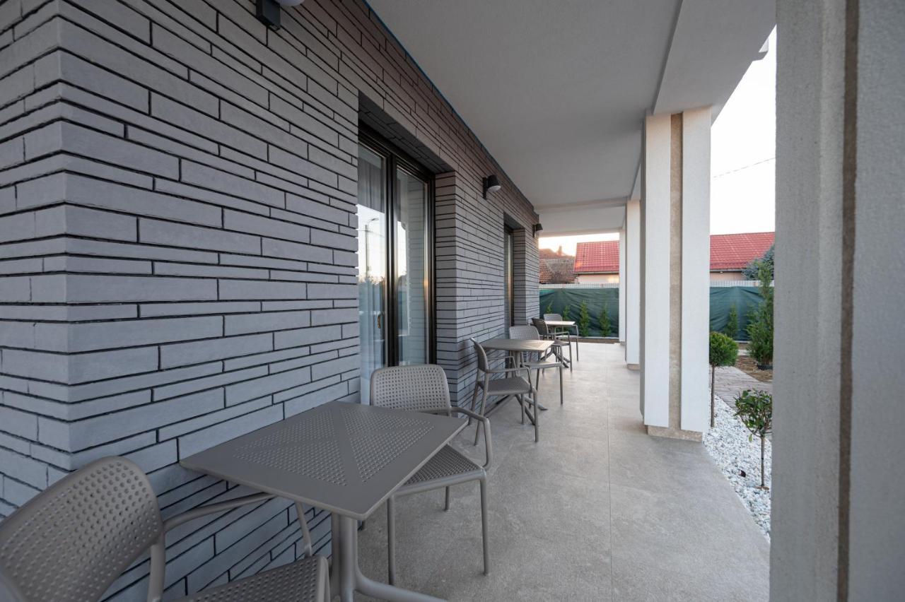 Klia Hotell Sînmartin Exteriör bild